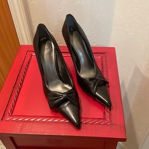 Black Bow Nine West Heels, Size 7